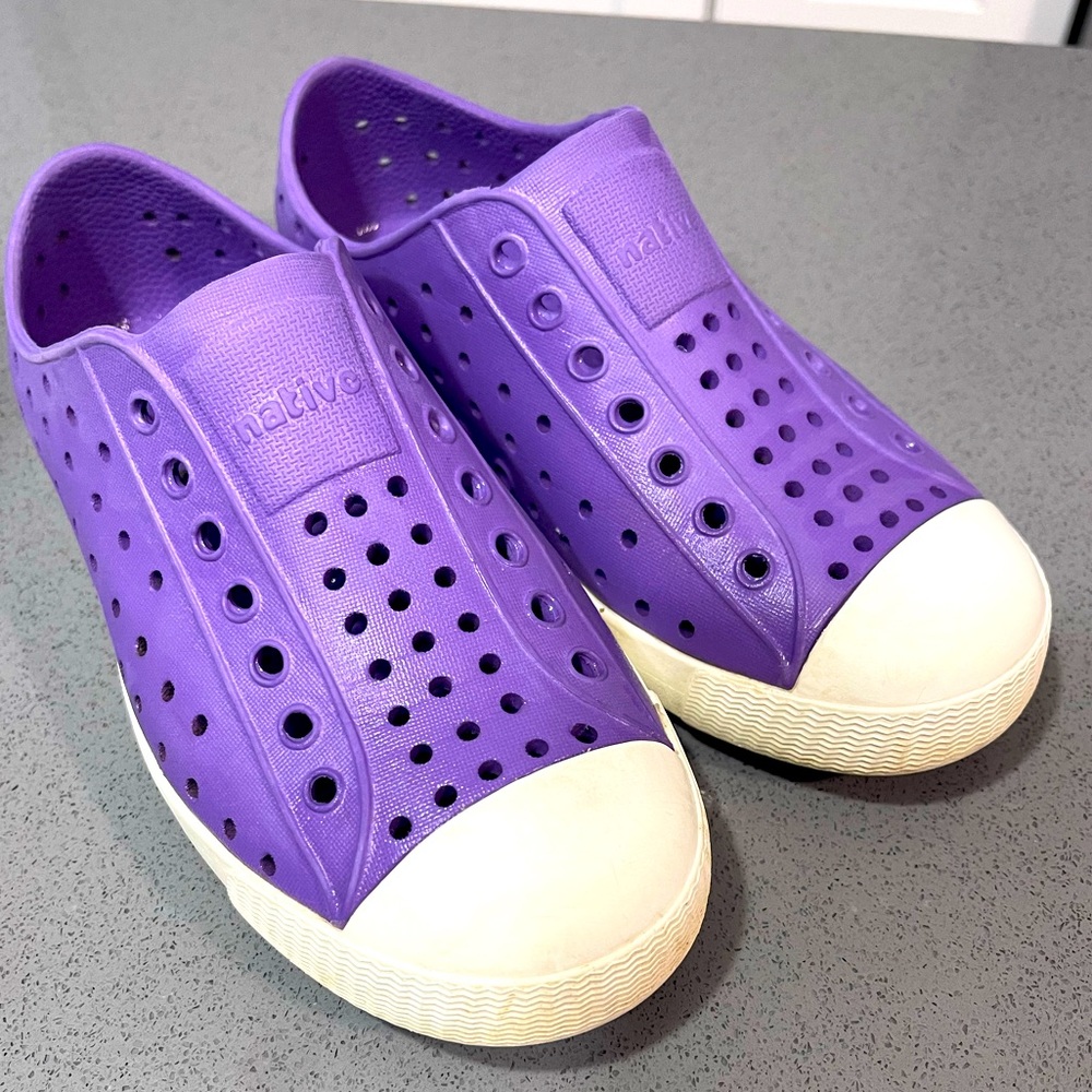 Native Jefferson kids shoes size 12